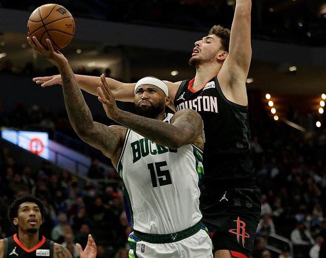 星空体育APP-首发3场场均13+9！考辛斯接受新角色正浴火重生