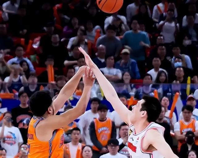 曾凡博替补17分!广东主帅杜锋:我们轮换真的顶不住